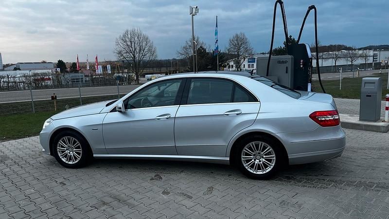 Gebraucht Mercedes E350 211 PS (155 kW) 2010 Silber Limousine