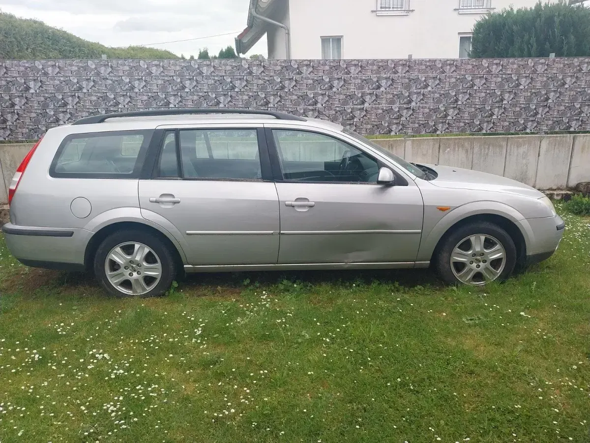 Gebraucht Ford Mondeo 110 PS (80 kW) 2003 Silber Kombi
