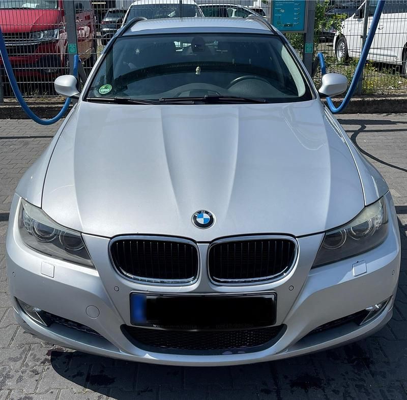 Gebraucht BMW 320 163 PS (119 kW) 2011 Silber Kombi