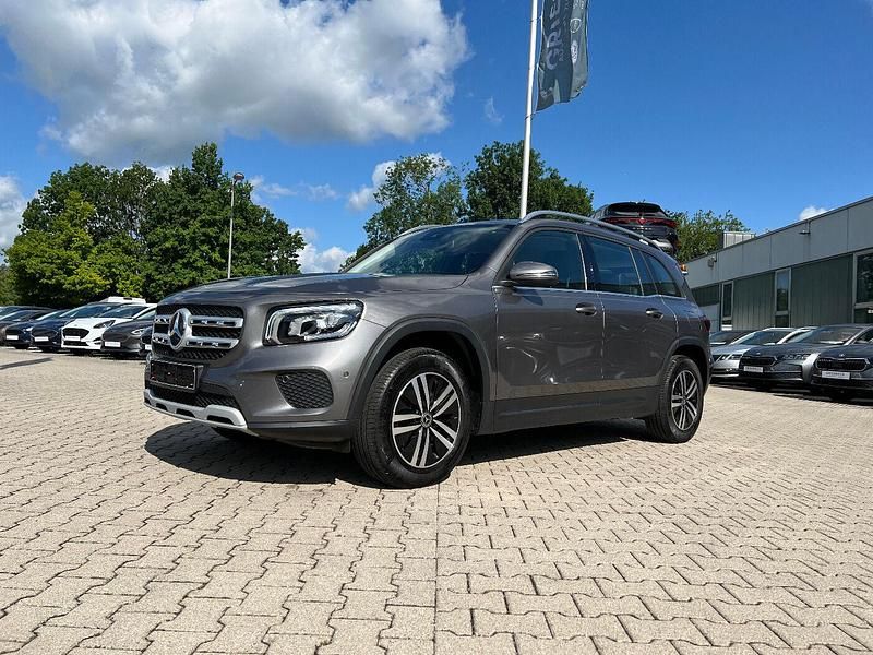 Mountaingrau metallic Gebraucht 2021 Mercedes GLB220 Style SUV | 38.990 € (Teuer) - Bild 1/4