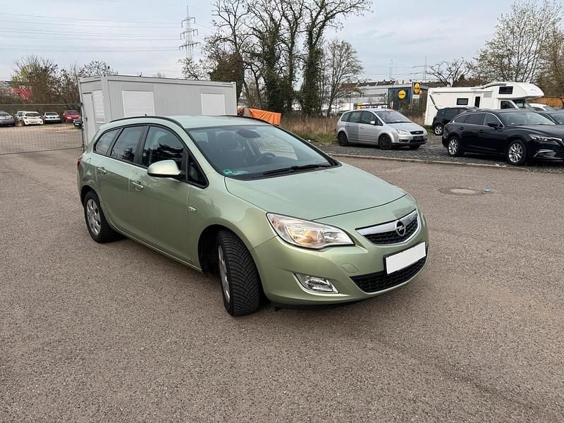 Gebraucht Opel Astra 110 PS (80 kW) 2011 Grün Kombi