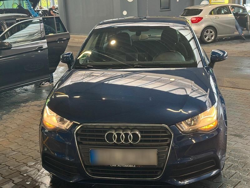Gebraucht Audi A1 Ambition 121 PS (88 kW) 2011 Blau Kleinwagen
