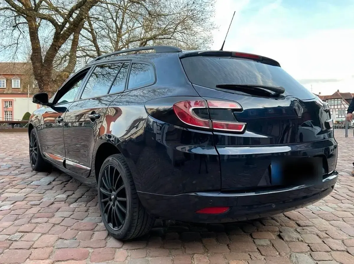 Gebraucht Renault Mégane GrandTour 131 PS (96 kW) 2010 Blau Kombi