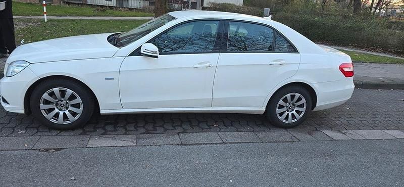 Gebraucht Mercedes E200 Avantgarde 136 PS (100 kW) 2010 Weiß Limousine