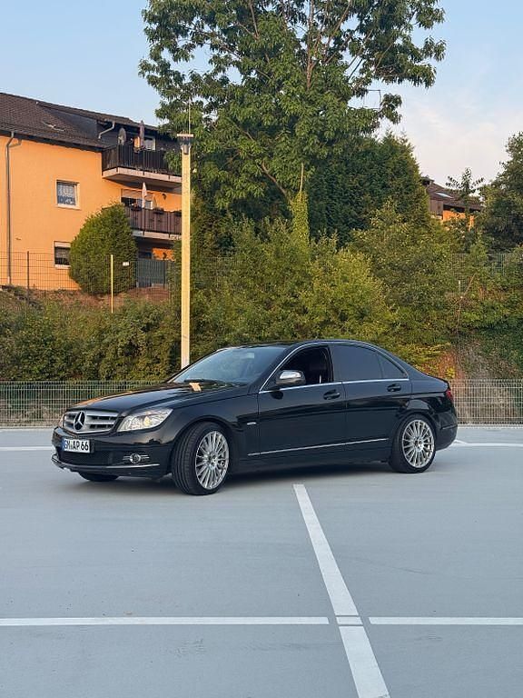 Schwarz Gebraucht 2007 Mercedes C200 Avantgarde Limousine | 5.300 € (Fairer Preis) - Bild 1/4