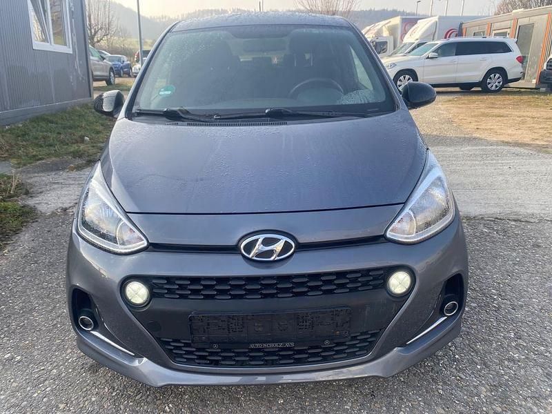 Gebraucht Hyundai i10 Passion 87 PS (63 kW) 2018 Grau Kleinwagen