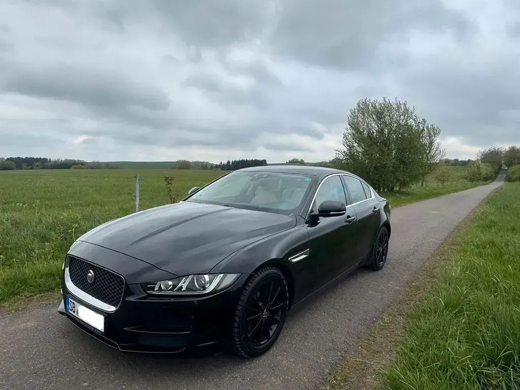 Gebraucht Jaguar XE Prestige 163 PS (119 kW) 2017 Schwarz Limousine