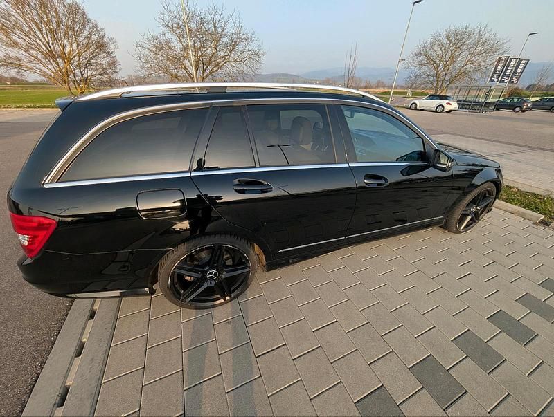 Gebraucht Mercedes C300 240 PS (176 kW) 2014 Schwarz Kombi
