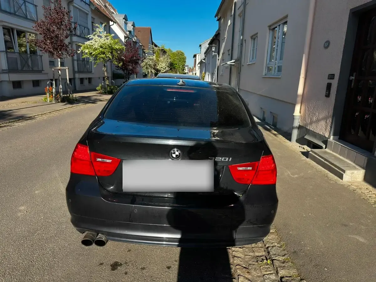 Second-hand BMW 320 170 CP (125 kW) 2010 Negru Berlinǎ