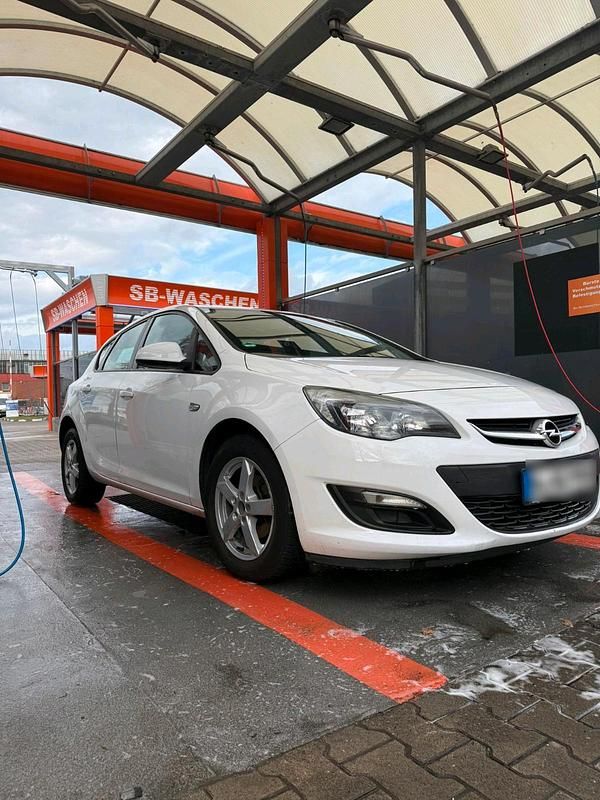 Gebraucht Opel Astra 115 PS (84 kW) 2014 Weiß Limousine