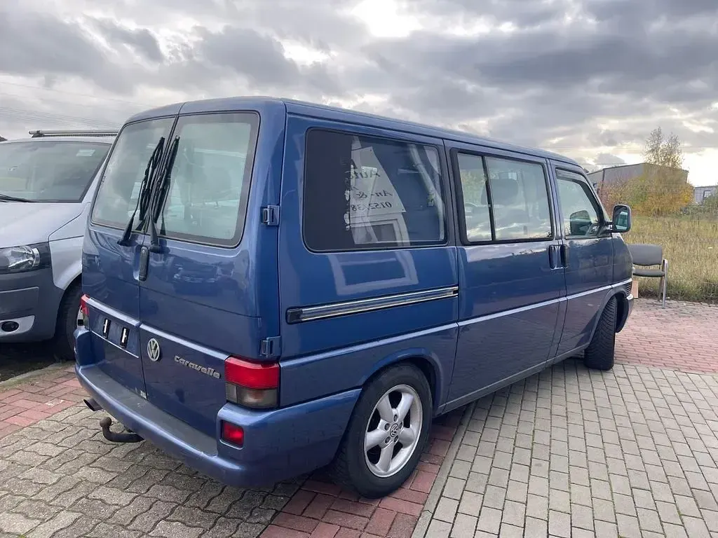 Second-hand VW Caravelle 140 CP (102 kW) 1997 Albastru Van