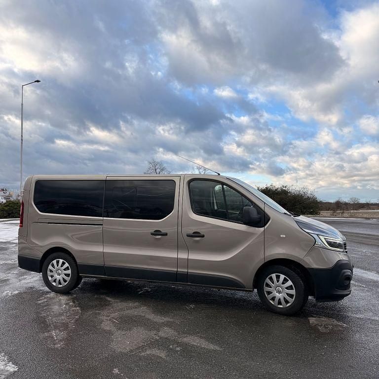 Gebraucht Renault Trafic 145 PS (106 kW) 2019 Braun Van / Kleinbus