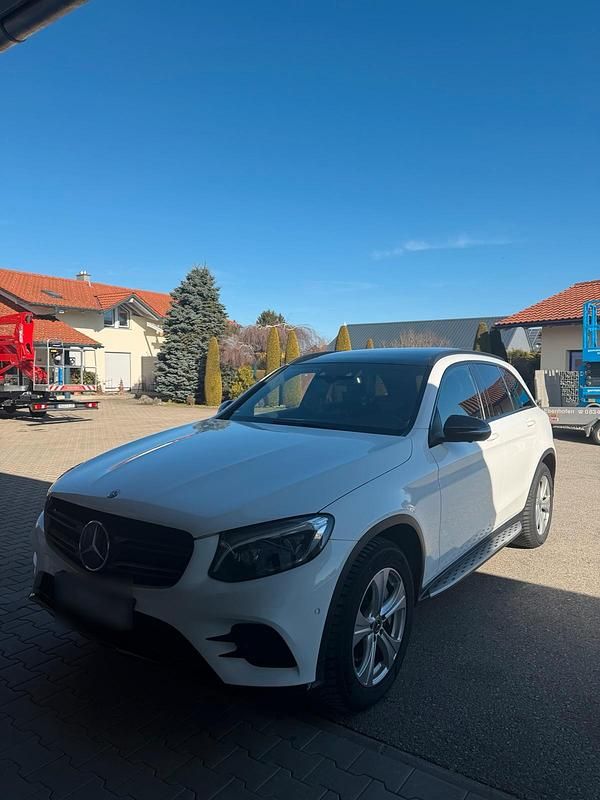 Używany Mercedes GLC350 258 KM (189 kW) 2017 Biały SUV