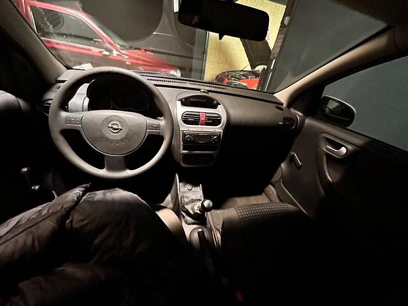 Second-hand Opel Corsa 75 CP (55 kW) 2003 Albastru Hatchback