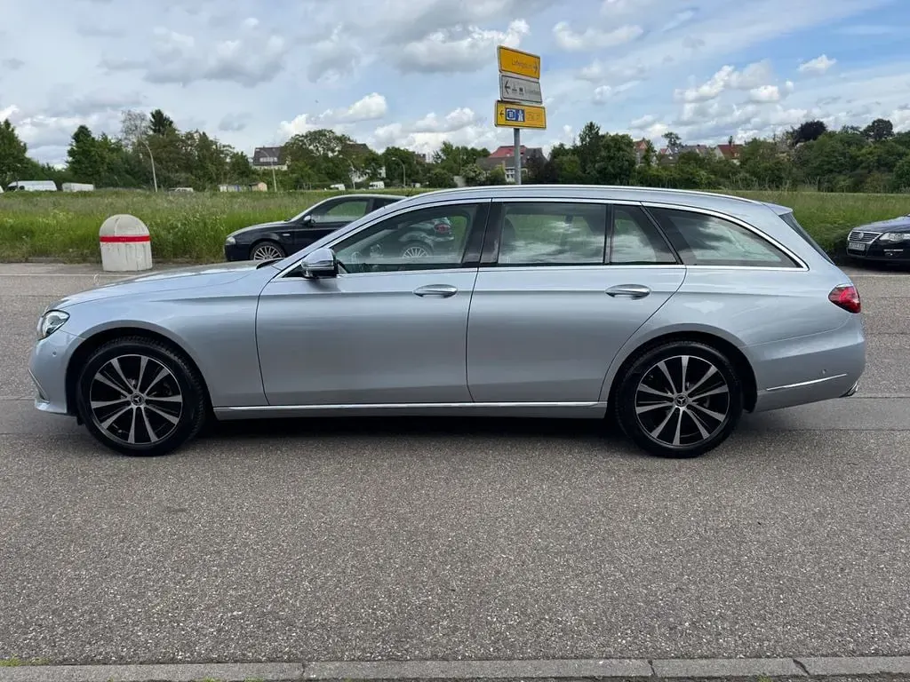 Gebraucht Mercedes E220 Exclusive 200 PS (147 kW) 2023 Silber Kombi