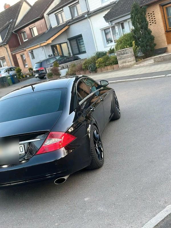 Gebraucht Mercedes E320 224 PS (164 kW) 2008 Schwarz Limousine