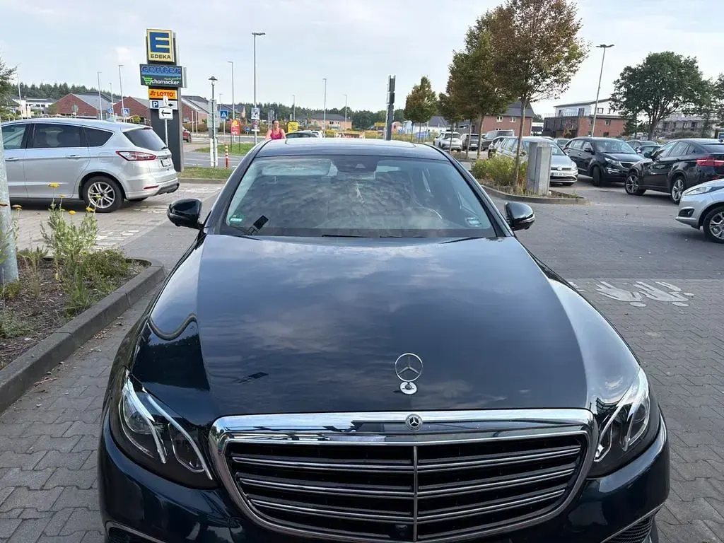 Gebraucht Mercedes E200 Avantgarde 184 PS (135 kW) 2017 Grün Limousine