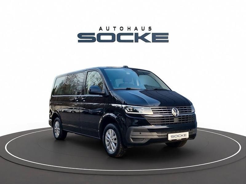 Schwarz Gebraucht 2022 VW Caravelle Comfortline Van / Kleinbus | 34.985 € (Fairer Preis) - Bild 1/4