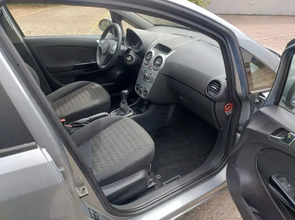 Gebraucht Opel Corsa Active 86 PS (63 kW) 2013 Silber Kleinwagen