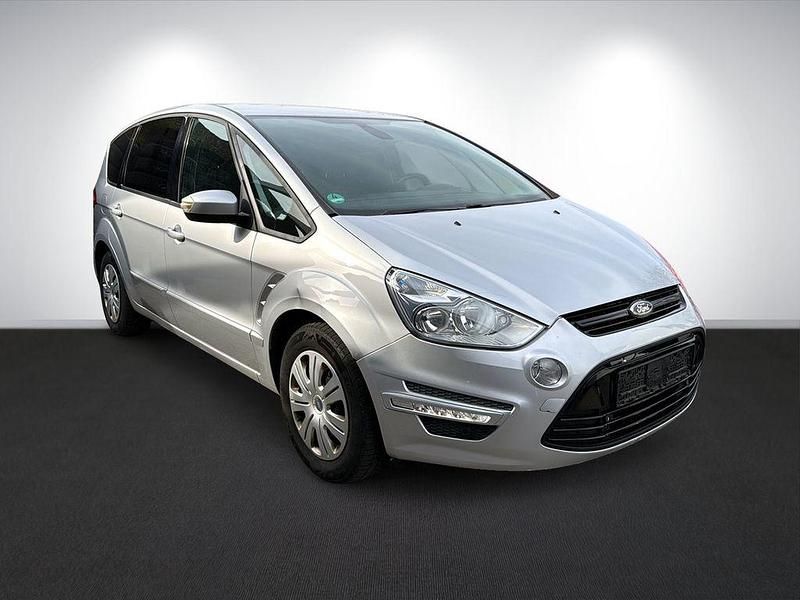 Käytetty Ford S-MAX Trend 145 HP (106 kW) 2010 Hopea Tila-auto