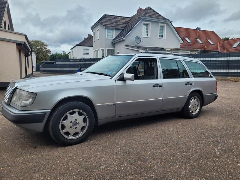 Gebraucht Mercedes 200 101 PS (74 kW) 1992 Silber Kombi
