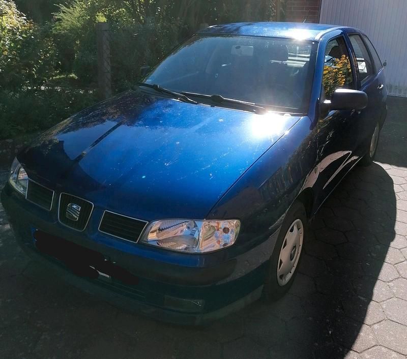 Blau Gebraucht 2002 Seat Ibiza Kleinwagen | 999 € (Guter Preis) - Bild 1/4