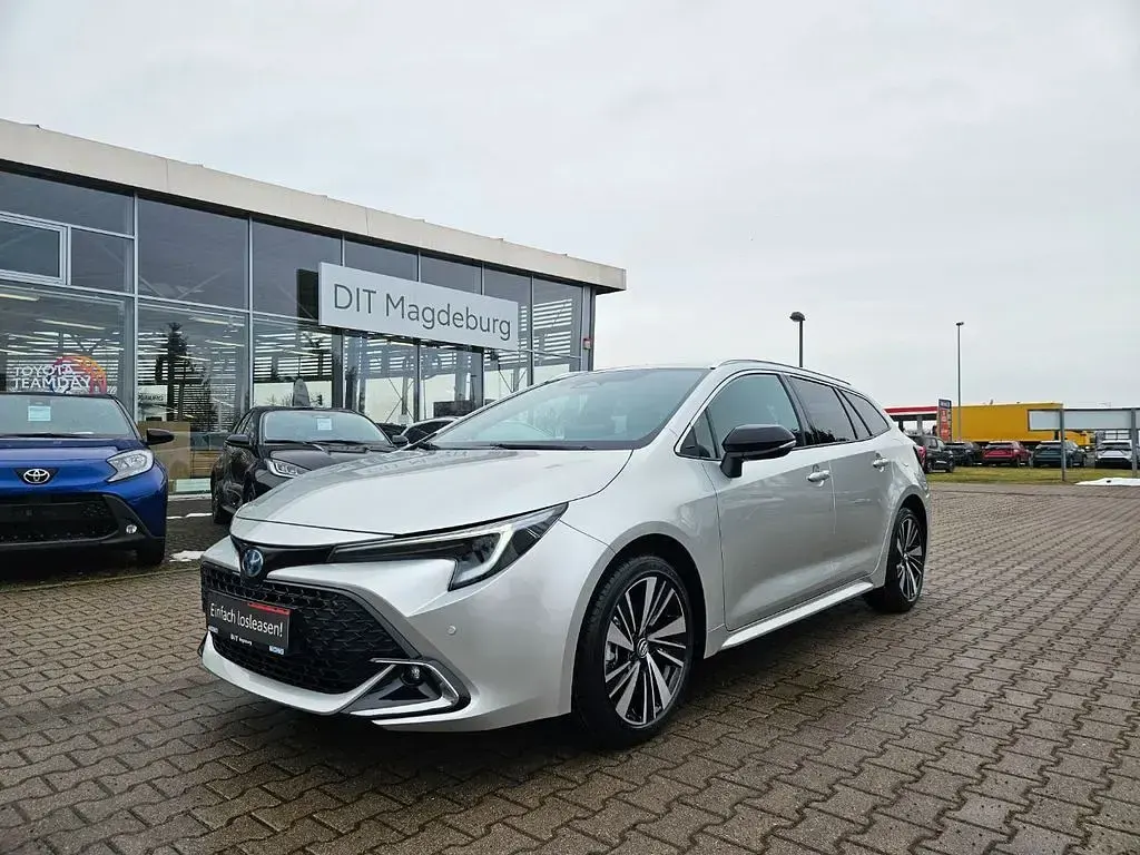 Neu Toyota Corolla 140 PS (102 kW) 2025 Cosmic silber Kombi