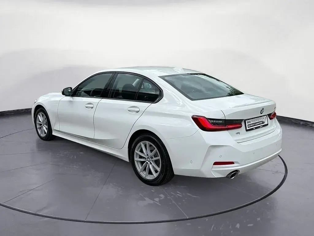 Gebraucht BMW 318 156 PS (114 kW) 2025 Weiß Limousine