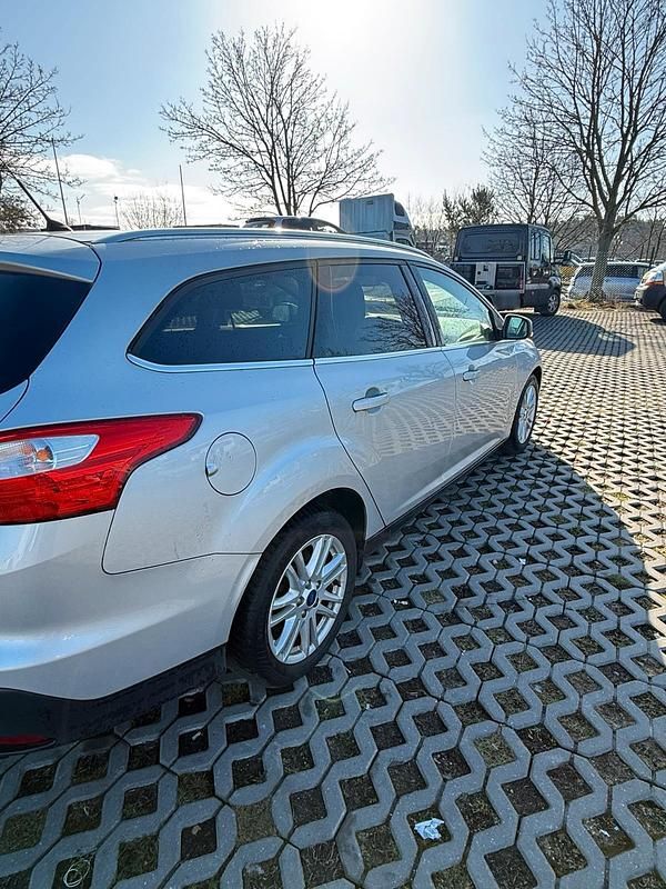 Gebraucht Ford Focus 140 PS (102 kW) 2014 Grau Kombi
