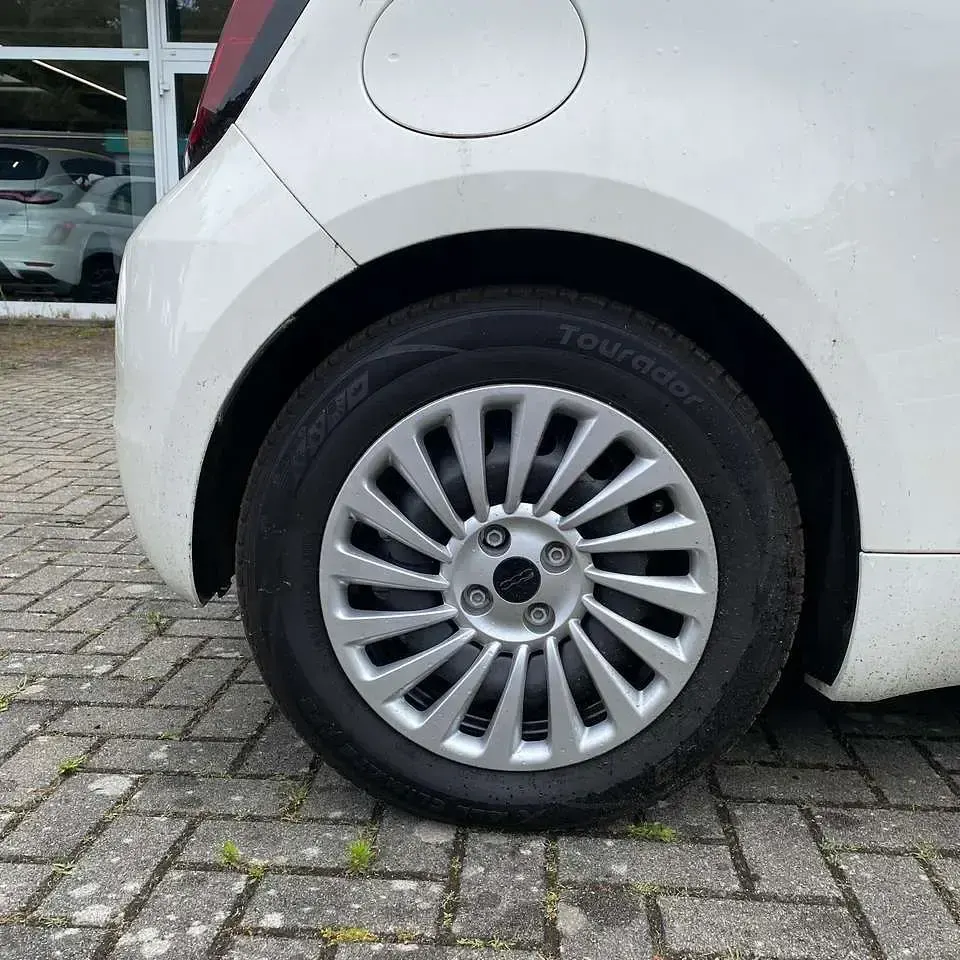 Gebraucht Fiat 500e Basis 86 kW (118 PS) 2023 Weiß Kleinwagen