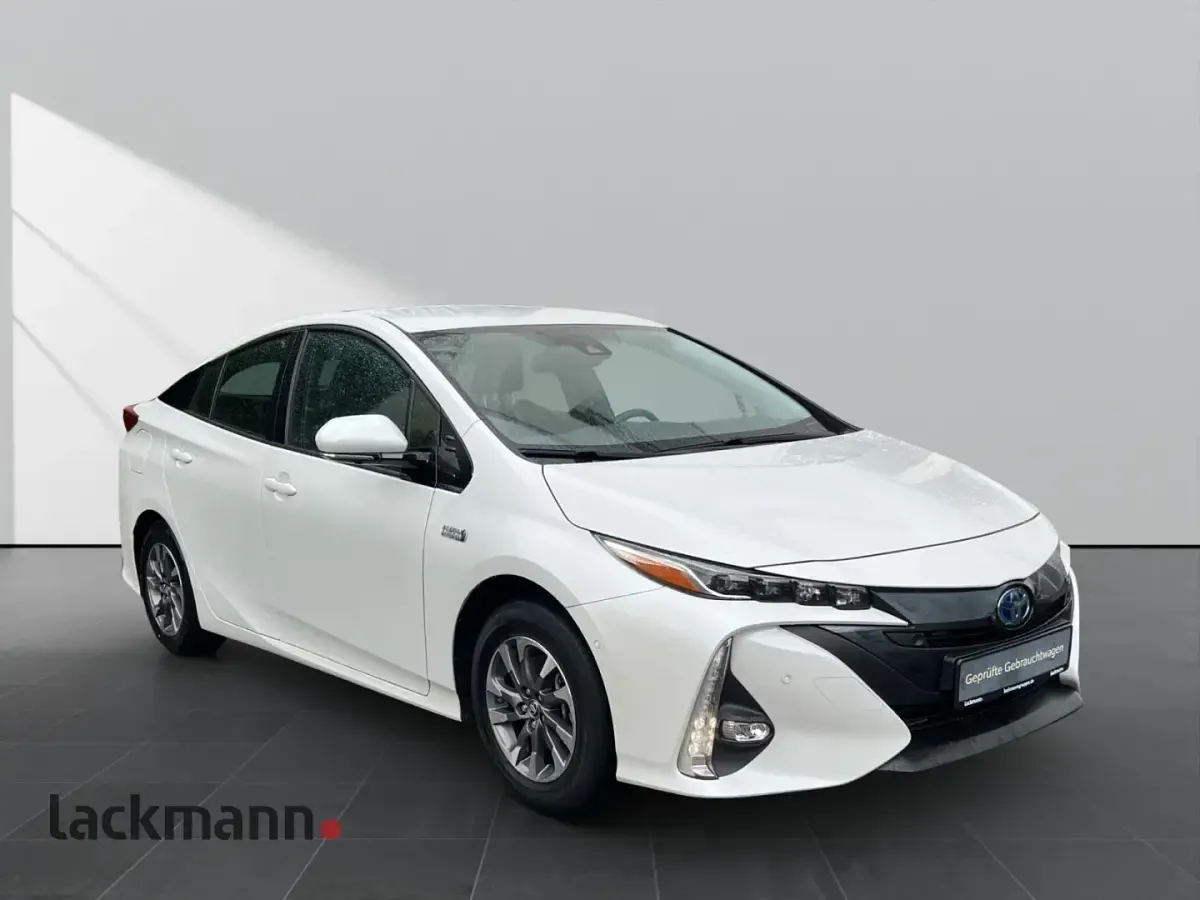 Gebraucht Toyota Prius Executive 122 PS (89 kW) 2020 Weiß Kleinwagen