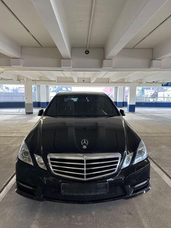 Schwarz Gebraucht 2012 Mercedes E350 AMG Limousine | 17.499 € (Fairer Preis) - Bild 1/4