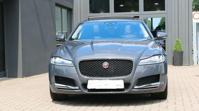 Grau Gebraucht 2017 Jaguar XF Prestige Limousine | 25.000 € (Fairer Preis) - Bild 1/4