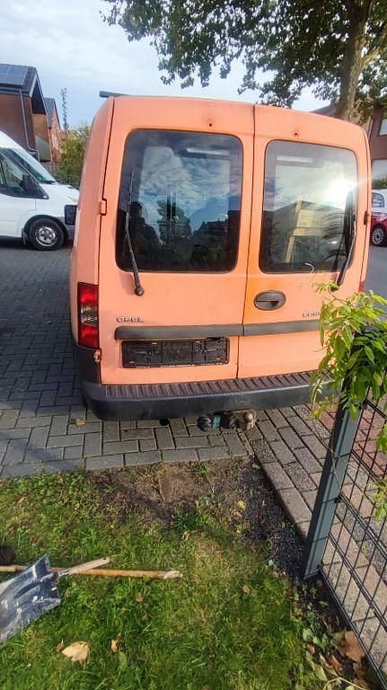 Second-hand Opel Combo 65 CP (47 kW) 2002 Portocaliu Monovolum