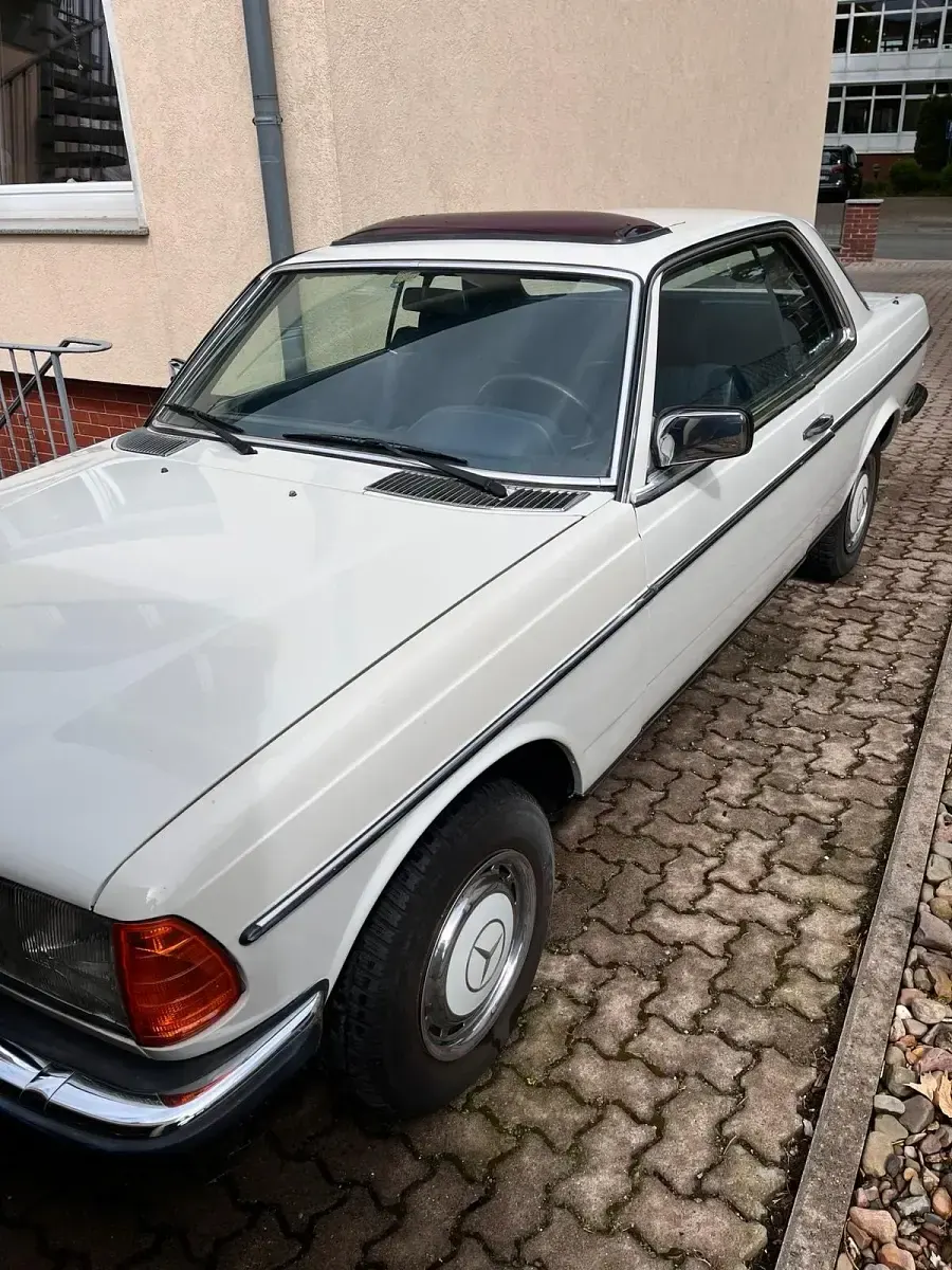 Gebraucht Mercedes 230 136 PS (100 kW) 1981 Weiß Coupé