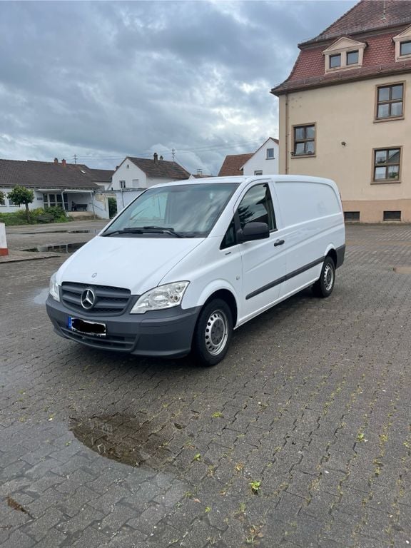 Weiß Gebraucht 2011 Mercedes Vito Van / Kleinbus | 6.990 € (Fairer Preis) - Bild 1/4