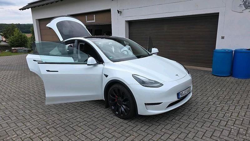Weiß Gebraucht 2022 Tesla Model Y Performance SUV | 36.900 € (Guter Preis) - Bild 1/4