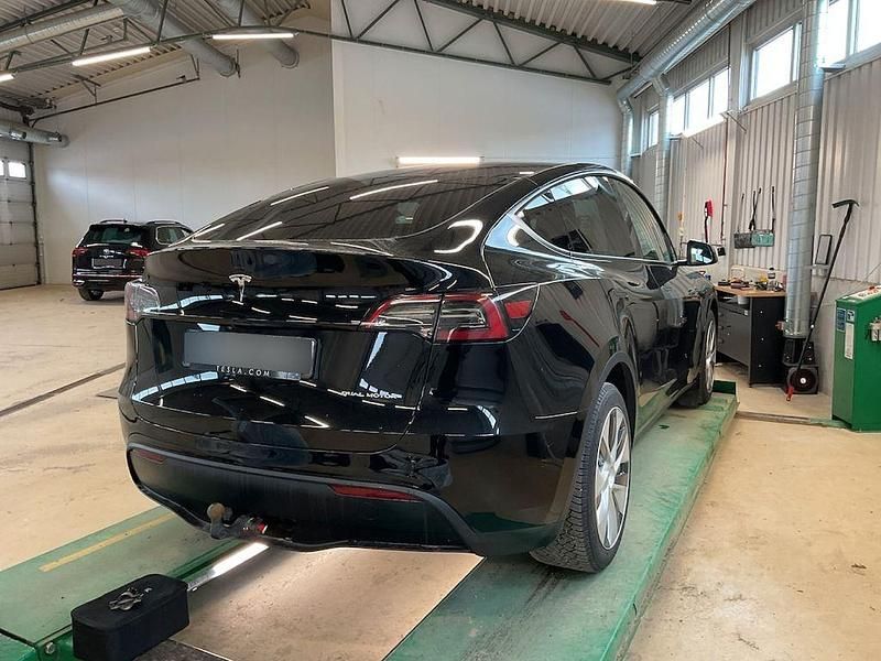 Second-hand Tesla Model Y 378 kW (514 CP) 2024 Negru SUV