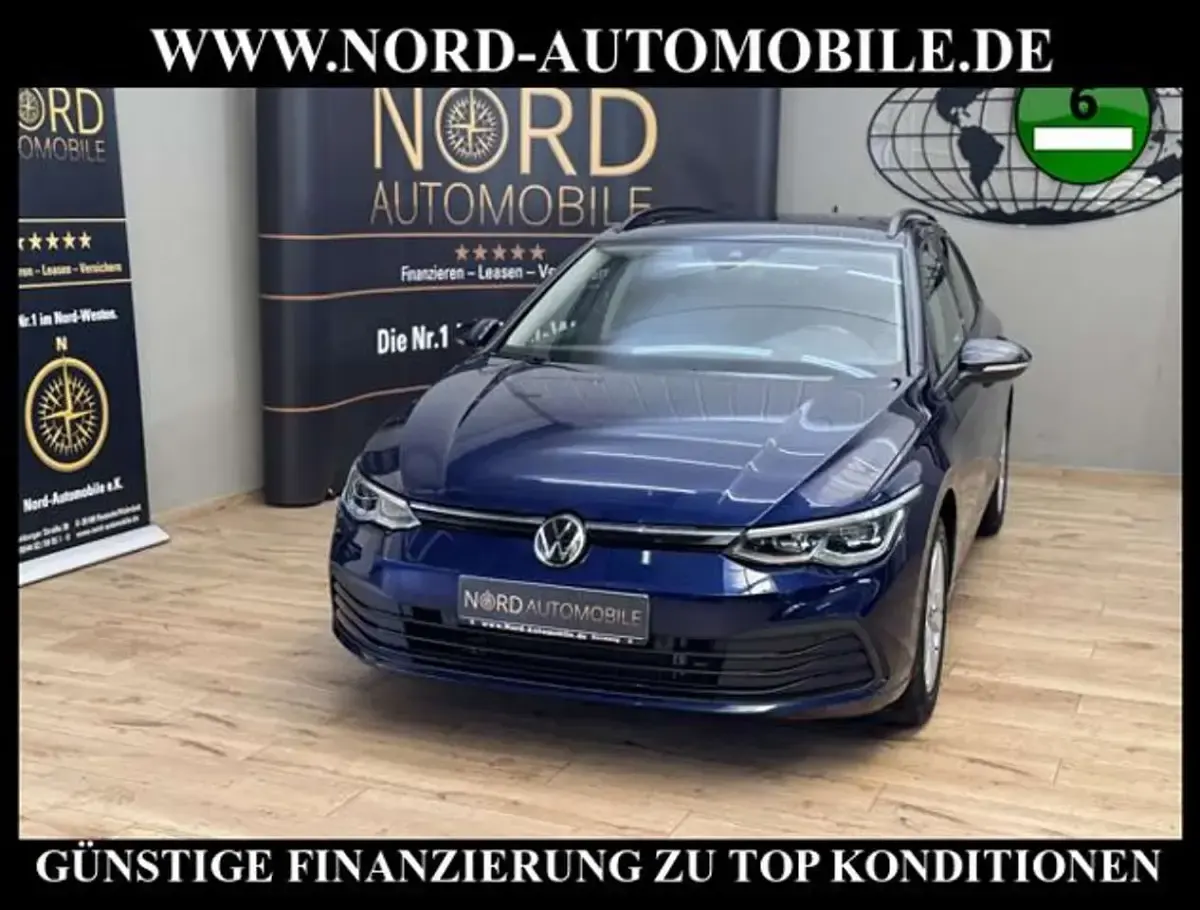 Gebraucht VW Golf VIII Life 150 PS (110 kW) 2023 Atlantik blue metallic (metallic) Kombi