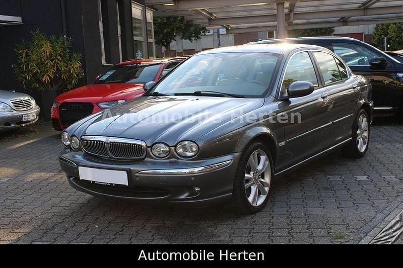 Silber Gebraucht 2006 Jaguar X-type Executive Limousine | 5.990 € (Fairer Preis) - Bild 1/4