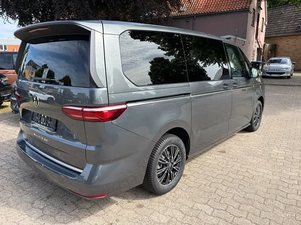 Neu VW Multivan Style 150 PS (110 kW) 2026 Grau Van / Kleinbus