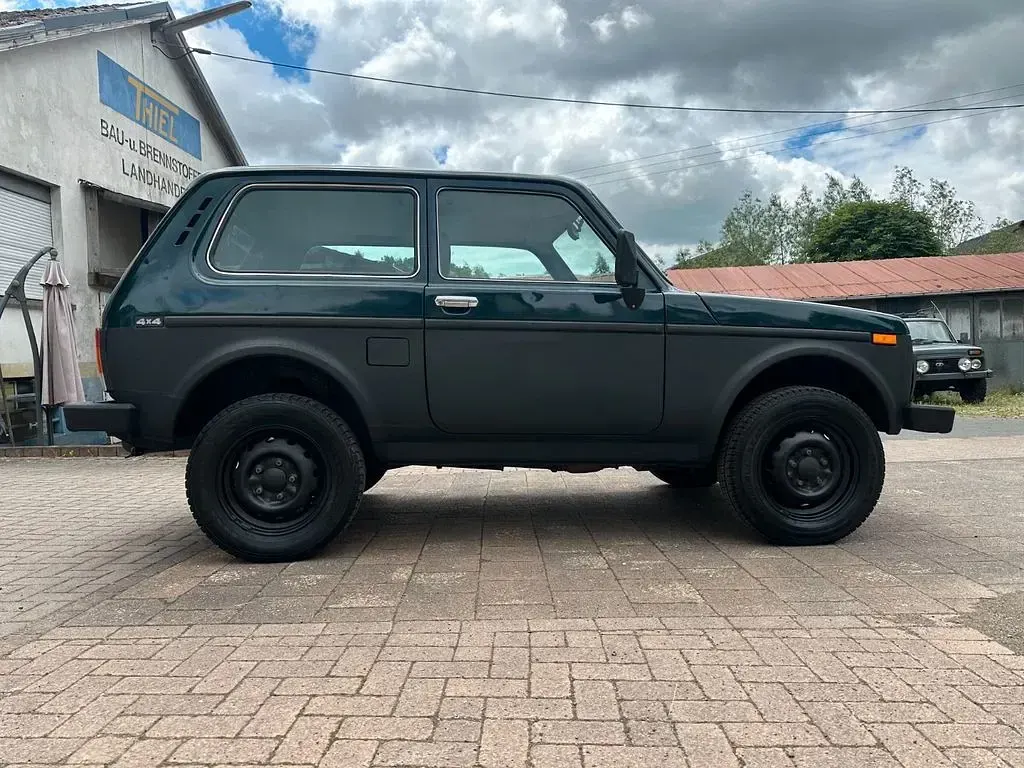 Gebraucht Lada niva 82 PS (60 kW) 2009 Grün SUV