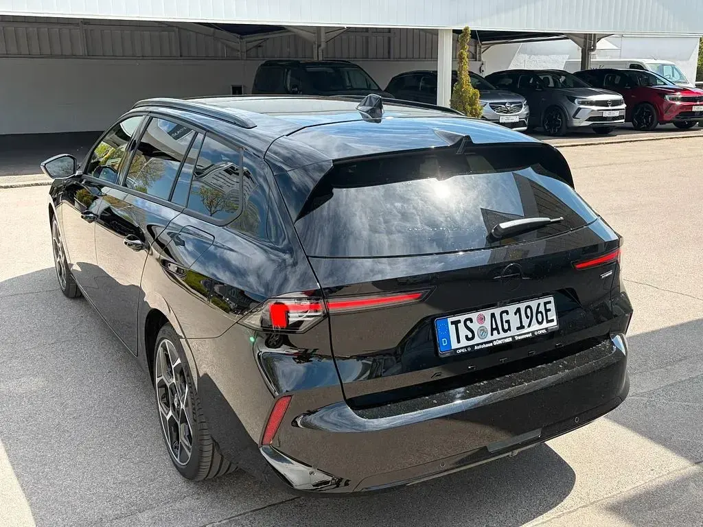 Używany Opel Astra Ultimate 196 KM (144 kW) 2026 Czarny Kombi