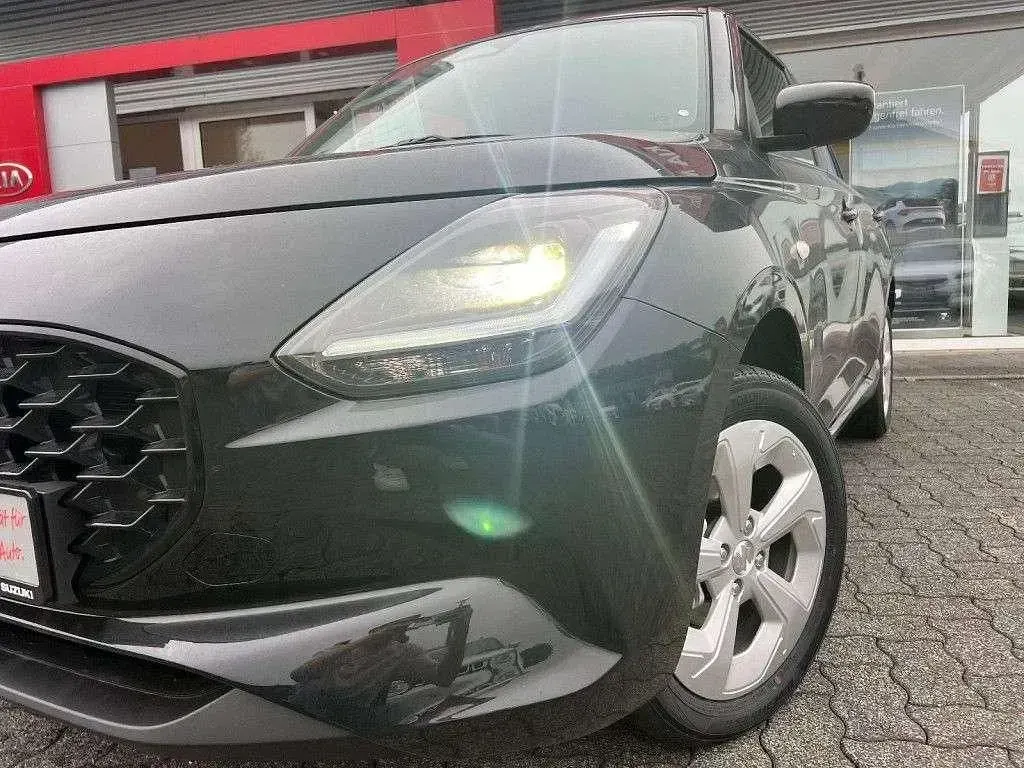 Neu Suzuki Swift Comfort 83 PS (61 kW) 2025 Super black pearl Kleinwagen