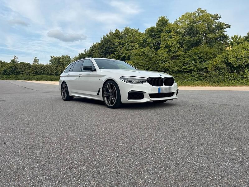 Gebraucht BMW 550 400 PS (294 kW) 2019 Weiß Kombi
