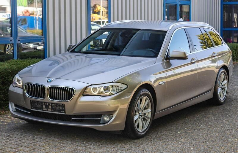 Kaschmirsilber Gebraucht 2011 BMW 520 Sport Line Kombi | 13.990 € (Etwas zu teuer) - Bild 1/4