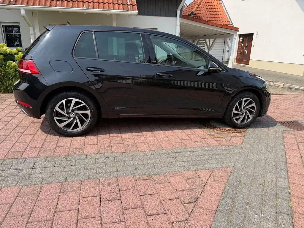 Gebraucht VW Golf VII Sound 125 PS (91 kW) 2018 Schwarz Limousine