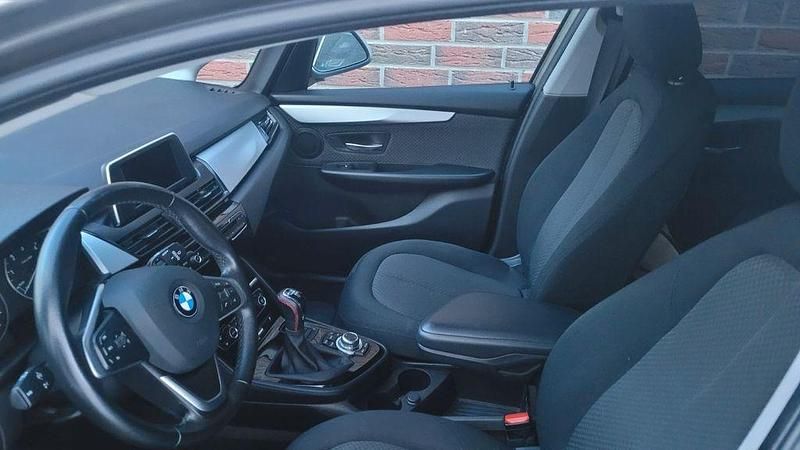 Gebraucht BMW 218 Performance 150 PS (110 kW) 2016 Silber Van / Kleinbus