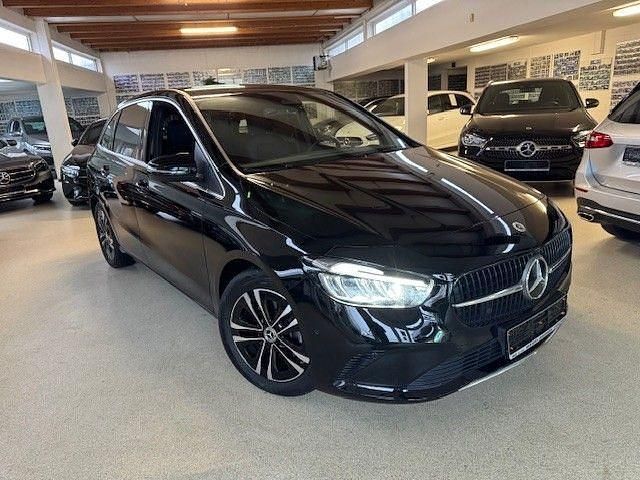 Gebraucht Mercedes B180 Progressive 136 PS (100 kW) 2024 Kosmosschwarz metallic Kleinwagen