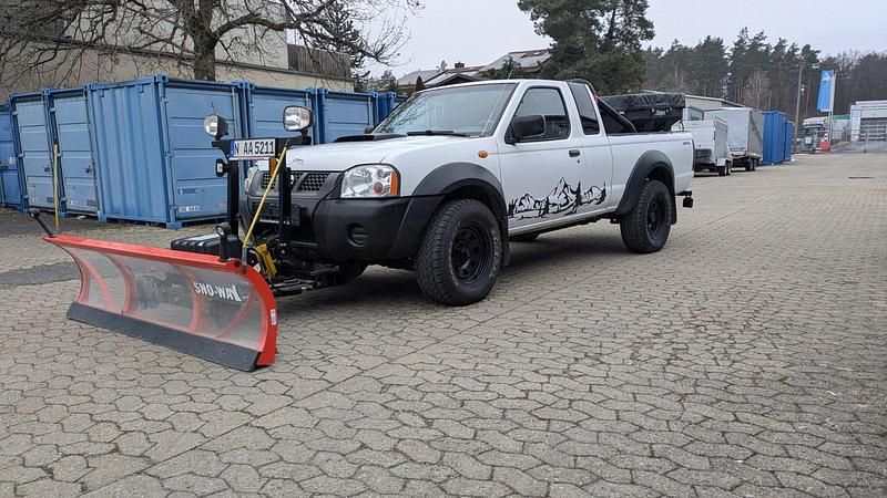 Second-hand Nissan Navara 2011 Pickup